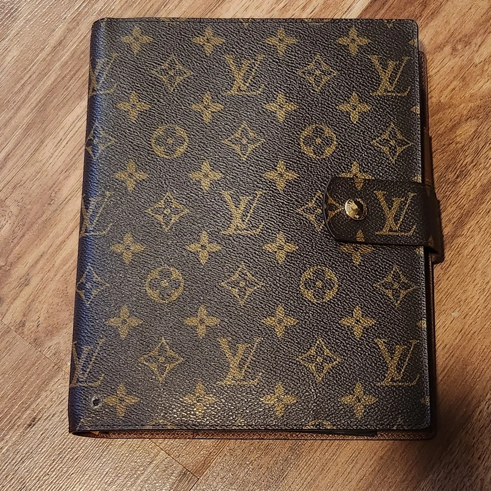 Louis Vuitton GM Monogram Ring Agenda - Picture 1 of 16